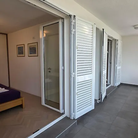 Vakantiehuis House With A Parking Space Baska, Krk - 24681